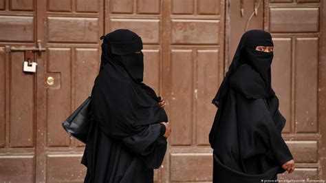 saudi prince women should decide what to wear dw 03 19 2018