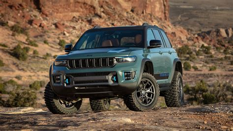 Updated Jeep Shows Off Its Grand Cherokee Trailhawk Phev Concept For