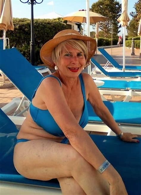 Reife Granny Bikini Bilder Erotische Fotos Und Nackt