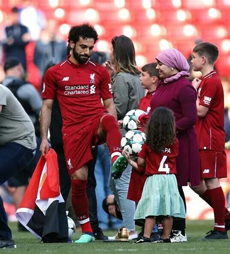 Mo salah with his family ð | Mohamed salah, Mo salah, Salah liverpool