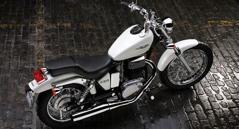 An essay or article that gives a critical evaluation (as of a book or play). Suzuki Boulevard S40 Review - YouMotorcycle