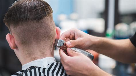 What Does A Horseshoe Haircut Or Horse Shoe Flattop Look Like