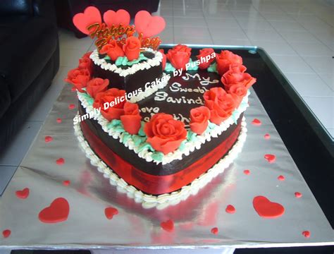 This is one of the simple gifts for night wears with appealing color. Boyfriend Birthday Cakes