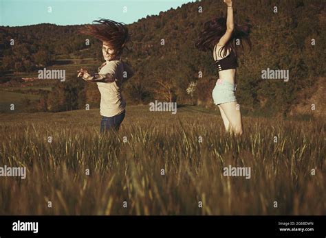 Deux filles dansant Banque de photographies et dimages à haute