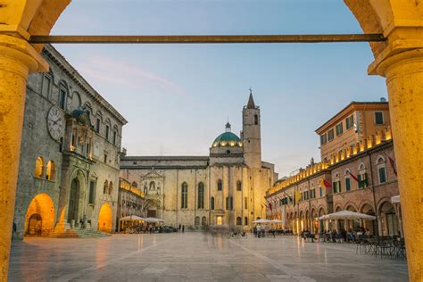 Le Piazze Più Belle Ditalia Piazza Del Popolo Ad Ascoli Piceno