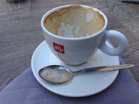 How to cup coffee 101: File:Empty coffee cup at Le 46, Avignon, France - 20140713 ...