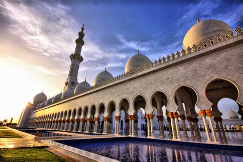 Why the Sheikh Zayed Mosque Is the Most Beautiful Mosque in the UAE