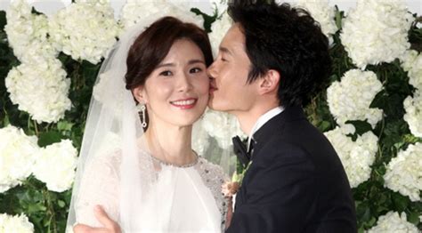 Lee Bo Young And Ji Sung Are Getting Married Couch Kimchi