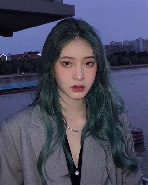 𝚑𝚢𝚞𝚗𝚓𝚒𝚗𝚒𝚞𝚜 ︎ Green Hair Girl Korean Hair Color Ulzzang Hair