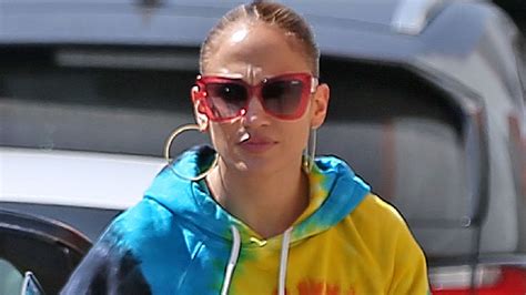 Jennifer Lopez Rocks Her Fave 65 Sunglasses As She Gets Back To Work