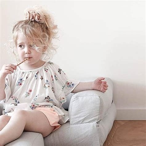 Når barnet ditt er allerede arbeider med en fremmed seng og eventuelt. Liten CUBIC, en futon lenestol konvertibel til en puff ...