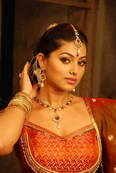 tamil actress gorgeous sneha beautiful hot stills ponnar