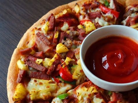 Resep Pizza Toping Buah Nanas Dan Sosis Thegorbalsla