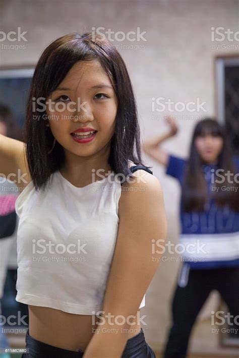 Foto De Happy Young Japanese Girls E Mais Fotos De Stock De 14 15 Anos