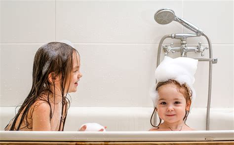 Ab in Dusche Ab wann können Kinder selbstständig duschen Familien Magazin