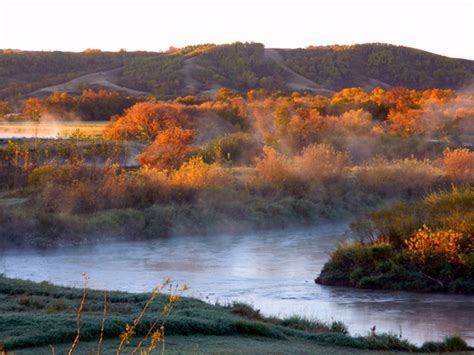 10 Places To Capture Amazing Fall Colours Across The Country