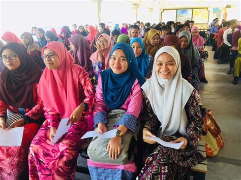 Muet speaking test guidelines the muet speaking test is one of the four areas which will be tested apart from reading, writing, and listening. TAKLIMAT MUET SPEAKING DAN PENYERAHAN SLIP PEPERIKSAAN ...
