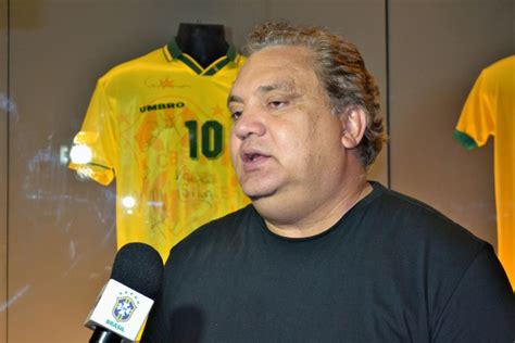 Rjisk > filmes antigos preto e branco > jogador nmro 1. Um dos heróis do Tetra, Branco completa 53 anos - Confederação Brasileira de Futebol