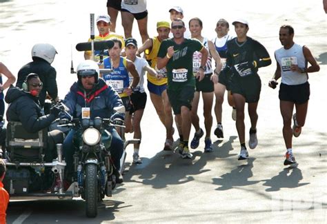 Photo Lance Armstrong Runs The New York City Marathon Nyp20061105305