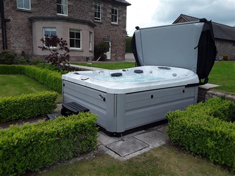 Jacuzzi®j 495™ Hot Tub Oyster Pools And Hot Tubs Wales