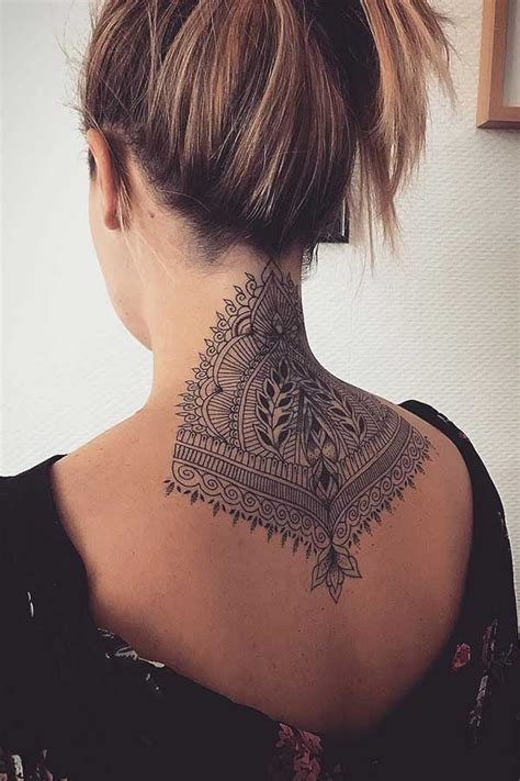 23 Edgy Back Of Neck Tattoos For Women Stayglam In 2021 Back Of