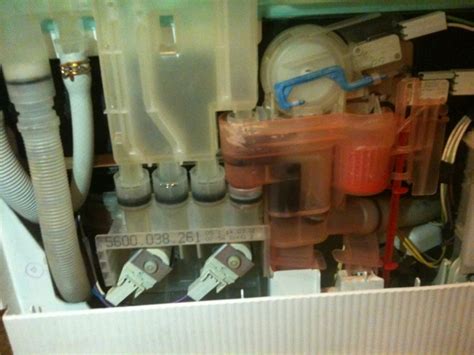 Diese verhindern lediglich kalkablagerungen, können aber vorhandene nicht lösen. Siemens SF54461 - Sprüharme drehen nicht - Niveausystem ...