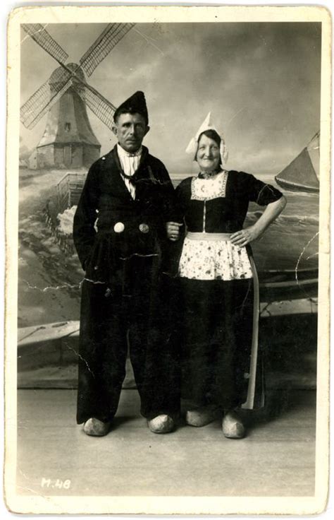 traditional dutch costumes of volendam costumes netherlands traditional outfits