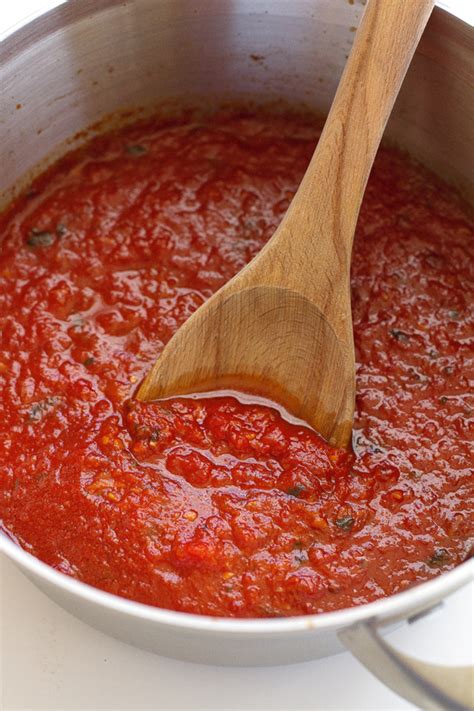 Using fresh ingredients and some basic steps, you will be able to make an awesome homemade pizza sauce for your next pizza. Homemade Pizza Sauce Recipe | Little Spice Jar