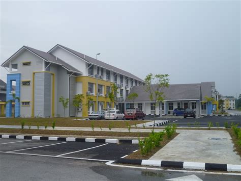 Bangunan asal di kuala lumpur telah dinamakan sebagai sekolah menengah sains alam shah atau dikenali sebagai asis. SM Sains Banting, Jugra: Sekolah ku