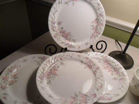 Corelle Wisteria Dinnerware Set Vintage Corning Four Place