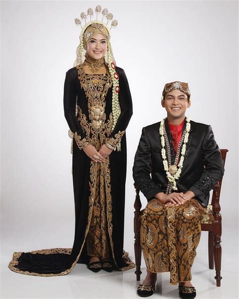 Daftar lengkap & makna simbol pakaian adat jawa tengah. Pakaian Adat Jawa Hijab
