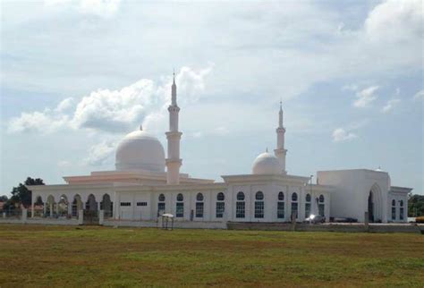 Redparrot Keindahan Masjid Putih Matang Jaya
