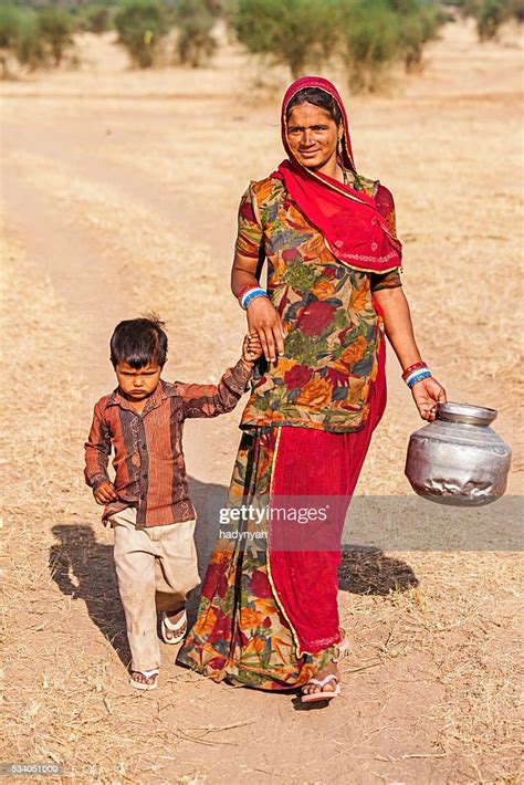 Indian Woman Carrying Water From The Well Rajasthan Bildbanksbilder Getty Images