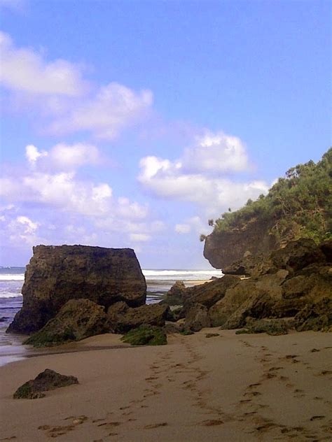 Pantai Seruni Keindahan Yang Tersembunyi Nasirullah Sitam