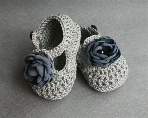Patucos De Crochet De Ganchillo En Gris Para La Por Atelierbagatela Booties Crochet Crochet