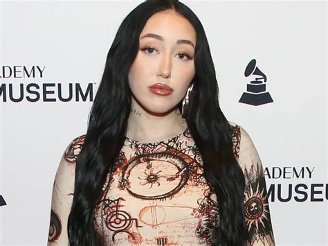 noah cyrus engagement met with trolls calling her ugly reminds her of feeling suicidal at 11
