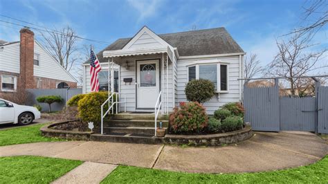 Welcome To 1287 New York Avenue In Elmont