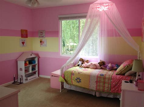 Girls Bedroom Painted Stripes Of Pink And Green So