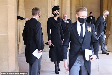 Prince William S Dashing Equerry Rob Dixon Joins Royals At The Races