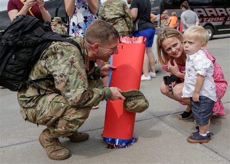 Tears And Cheers Greet Nebraska Soldiers Upon Return From Iraq