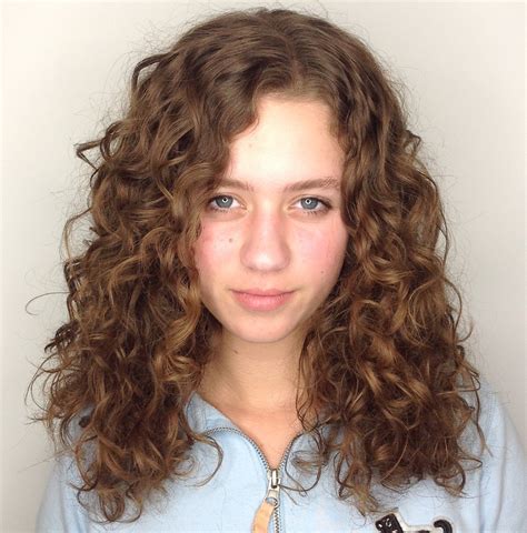 50 Natural Curly Hairstyles And Curly Hair Ideas To Try In 2020 Hair Adviser