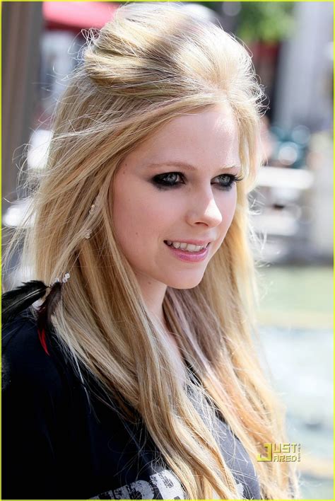Avril Lavigne Abbey Dawn Japan Tee Photo Avril Lavigne