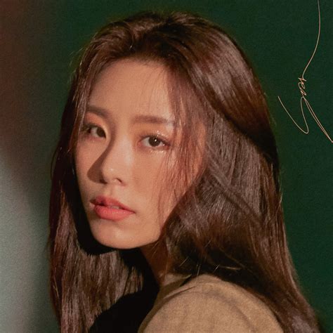 The singer is loved by fans for her goofy personality, hearty. Wheein MAMAMOO Bersiap Rilis Album Solo "Soar" - KoreanIndo