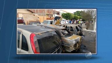 Bahia Meio Dia Salvador Cinco Carros S O Incendiados Em Frente