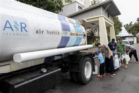 According to air selangor, the sungai selangor water treatment plant phase 1 (lra ssp1) had to be shutdown. Temporary water disruption in Klang | New Straits Times ...