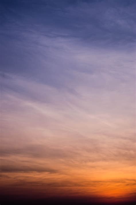 Under astronomical twilight, the horizon. Clouds on the twilight sky free image download