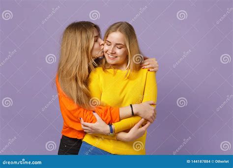 Twin Sisters Kissing Telegraph