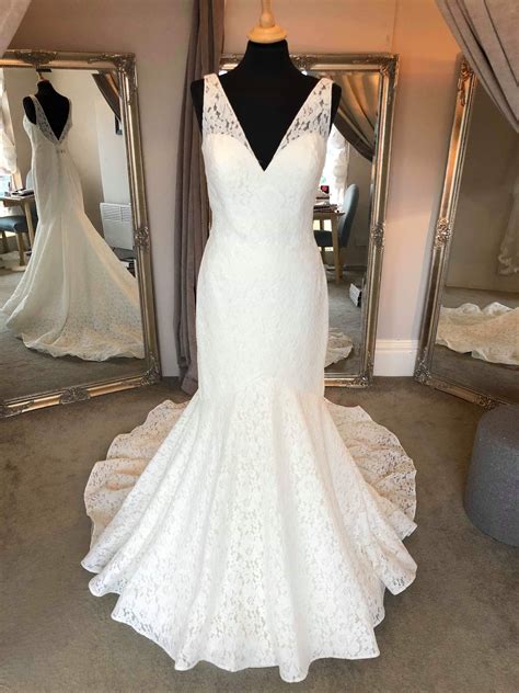 Contemporary silhouettes featuring breathtaking trains and bohemian ruffles make for the most stunning bridal dresses. Fishtail Style Wedding Dresses