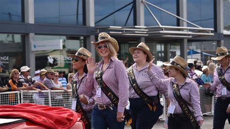 tamworth country music festival 2018 peel st cavalcade the northern daily leader tamworth nsw