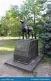 La Ciudad De Volgogrado. Monumento Al Participante Del Perro En La ...